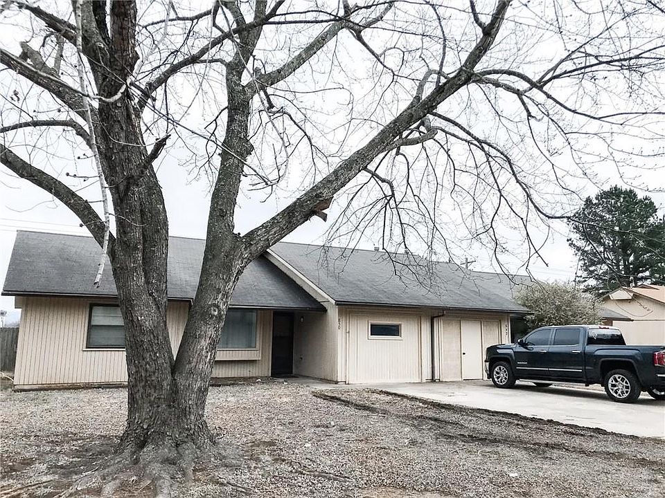 1st image of 842-850 Lola Ln