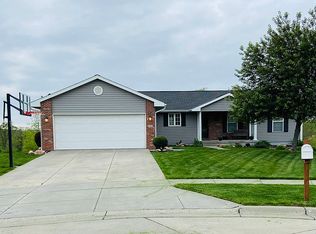 900 Primrose Ct, Hickman, NE 68372