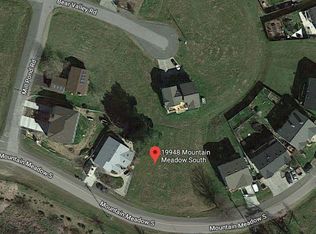 19948 Mountain Mdw S, Hidden Valley Lake, CA 95467