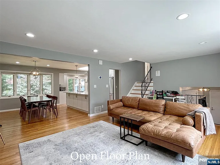 49 Walnut Dr — Photo 2