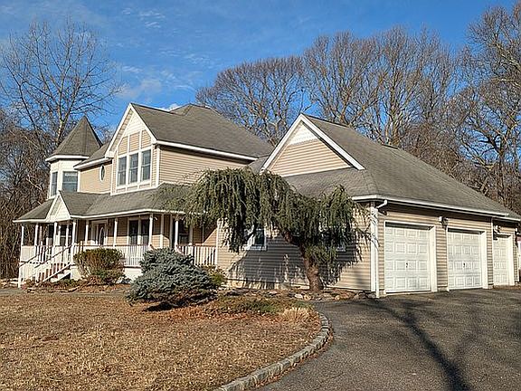 2nd image of 60 Shore Rd