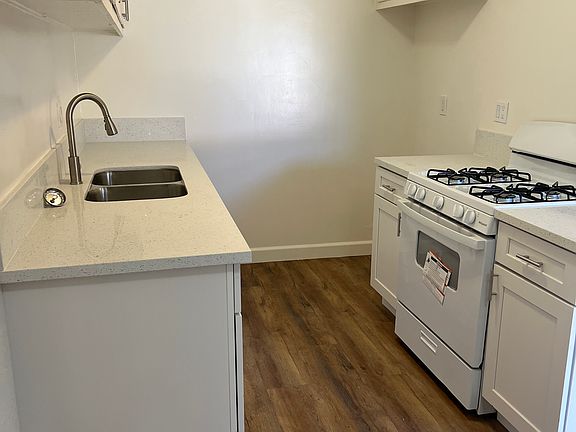 3rd image of 581 E Pleasant St APT 5