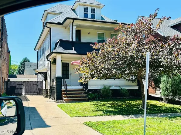 3960 E 42nd St, Newburgh Heights, OH 44105