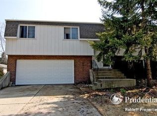 1477 Pembroke Ln, Wheaton, IL 60189