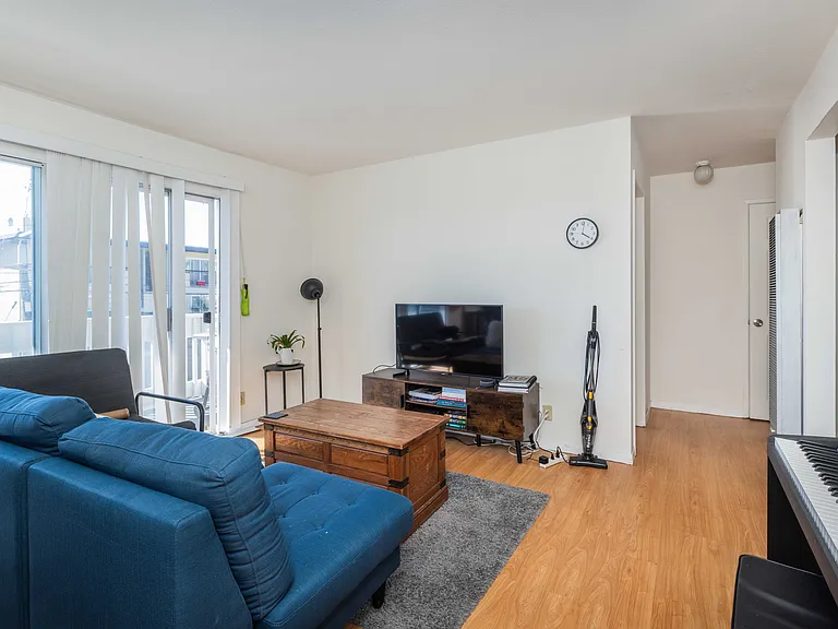 1541 Oxford Street — Photo 16
