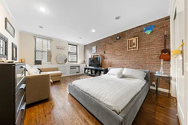 215 East 77th Street, #4D