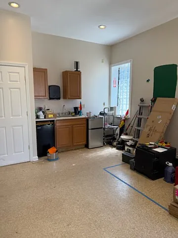 1300 Victoria Ave — Photo 6