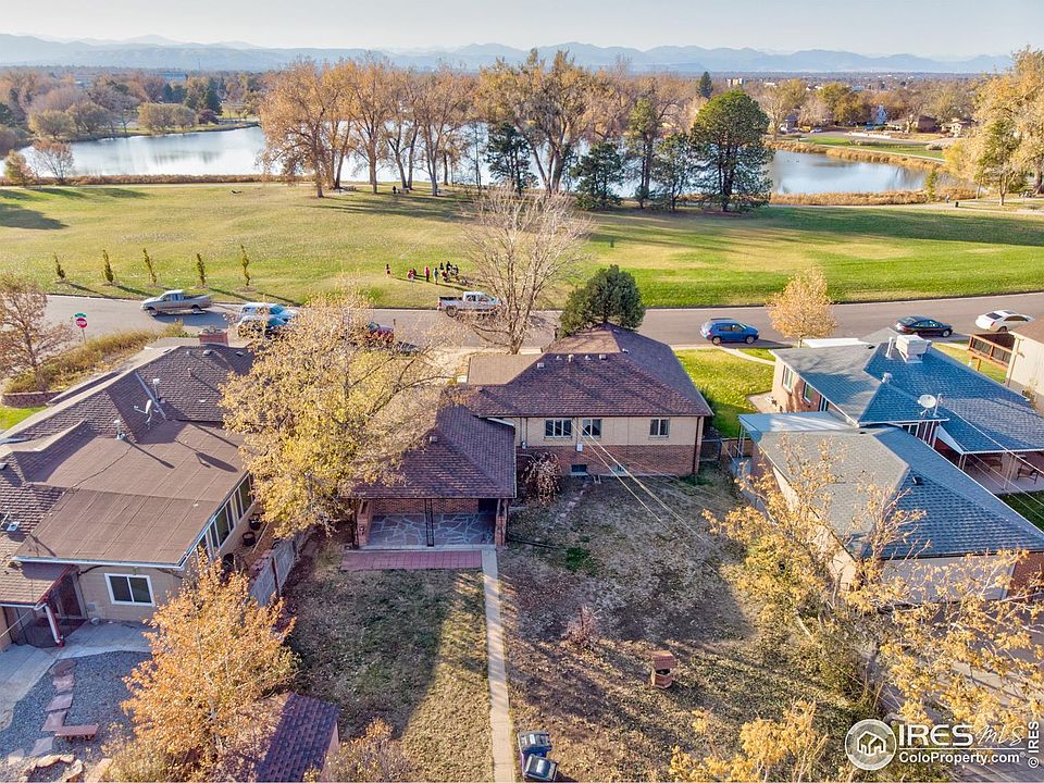 Unobstructed views of the park, lake, sunset and mountains!