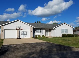 35 Camaieux Dr, Geneseo, IL 61254