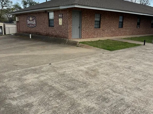 Sunvilla Apartments, 911 W 16th St #1, Mount Pleasant, TX 75455