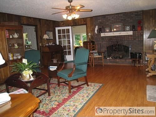 5th image of 612 Ravenwood Dr