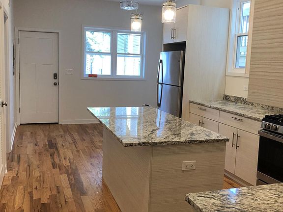 2nd image of 1238 W Oakdale Ave #1F