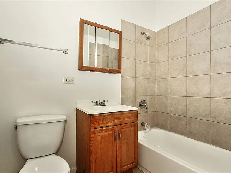 5718 S Wabash Ave — Photo 6