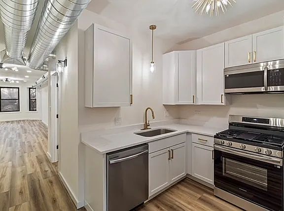 5th image of 1018 N Harding Ave Floor 2