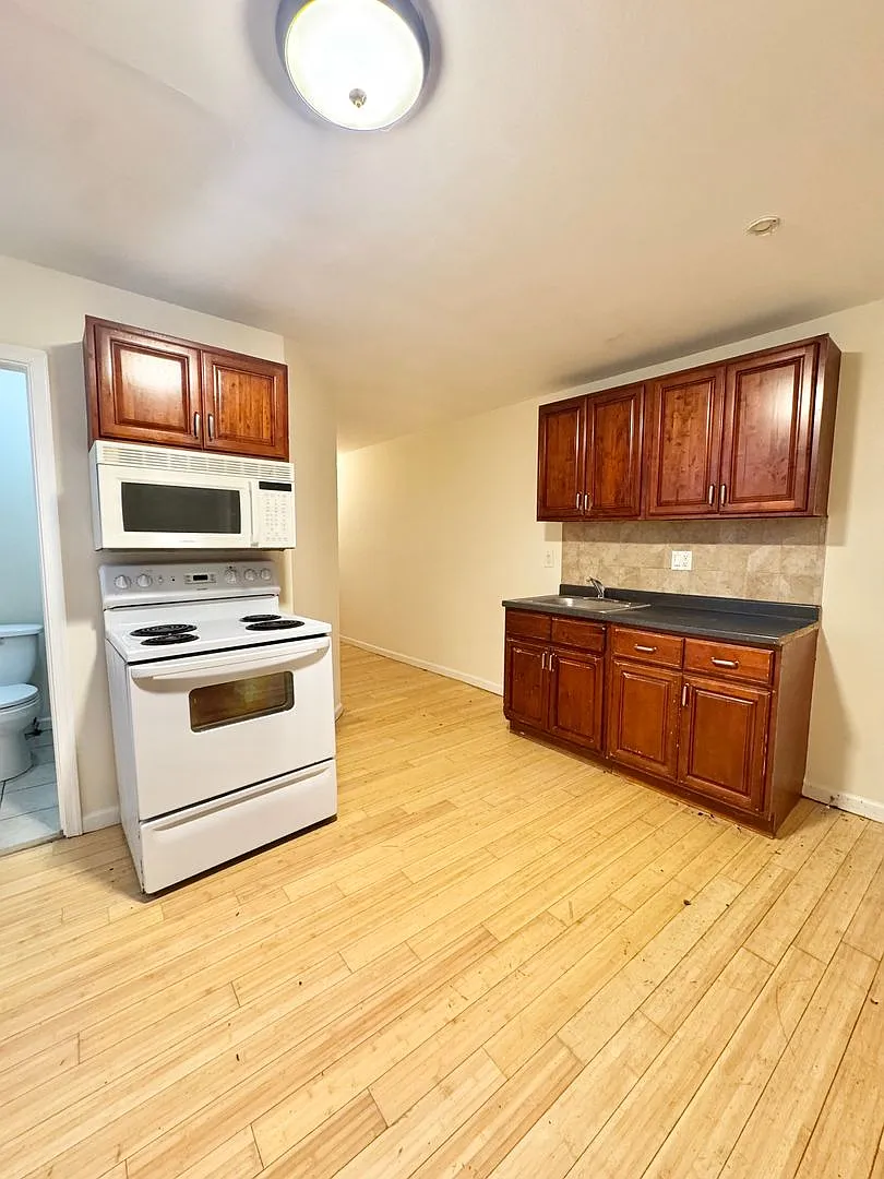 5019 Walnut Street — Photo 1