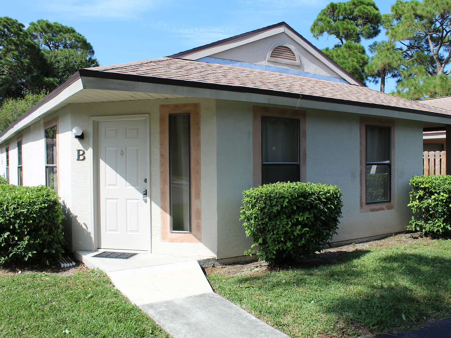 2 bed, 1005 sqft, $1,795 — Photo 2