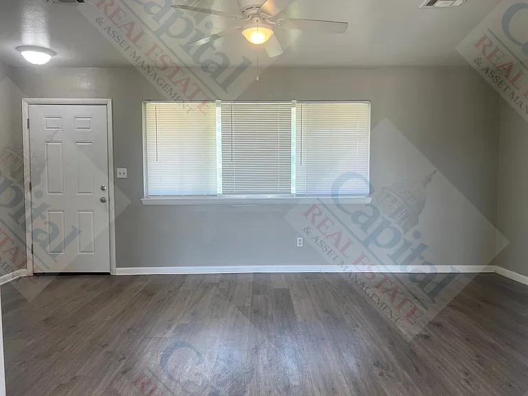 402 W Curtis Dr — Photo 3