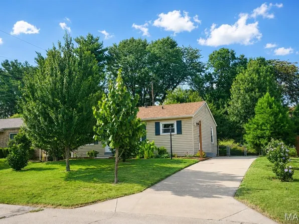 2649 Timberlake Dr, Maryland Heights, MO 63043