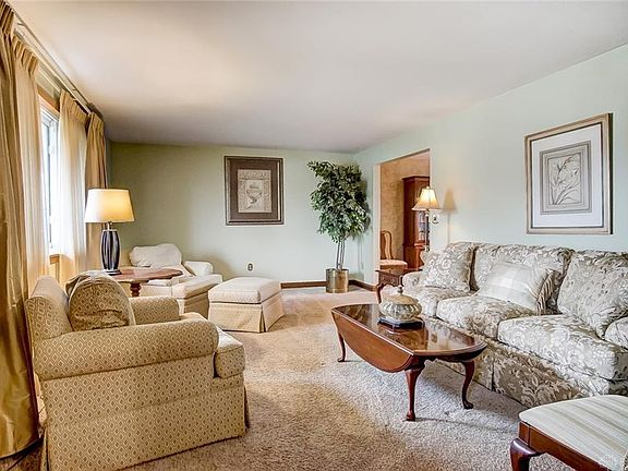 5th image of 914 Crestwood Hills Dr