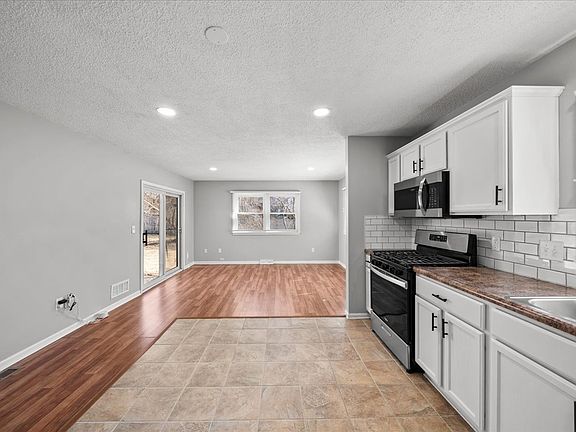4th image of 8009 Charlotte St