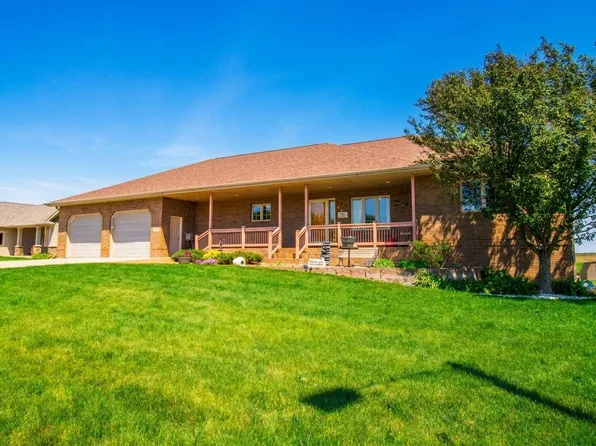 606 Meadowview Dr, Lester, IA 51242