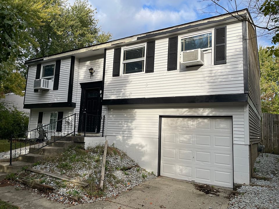 1st image of 901 Woodlark Dr