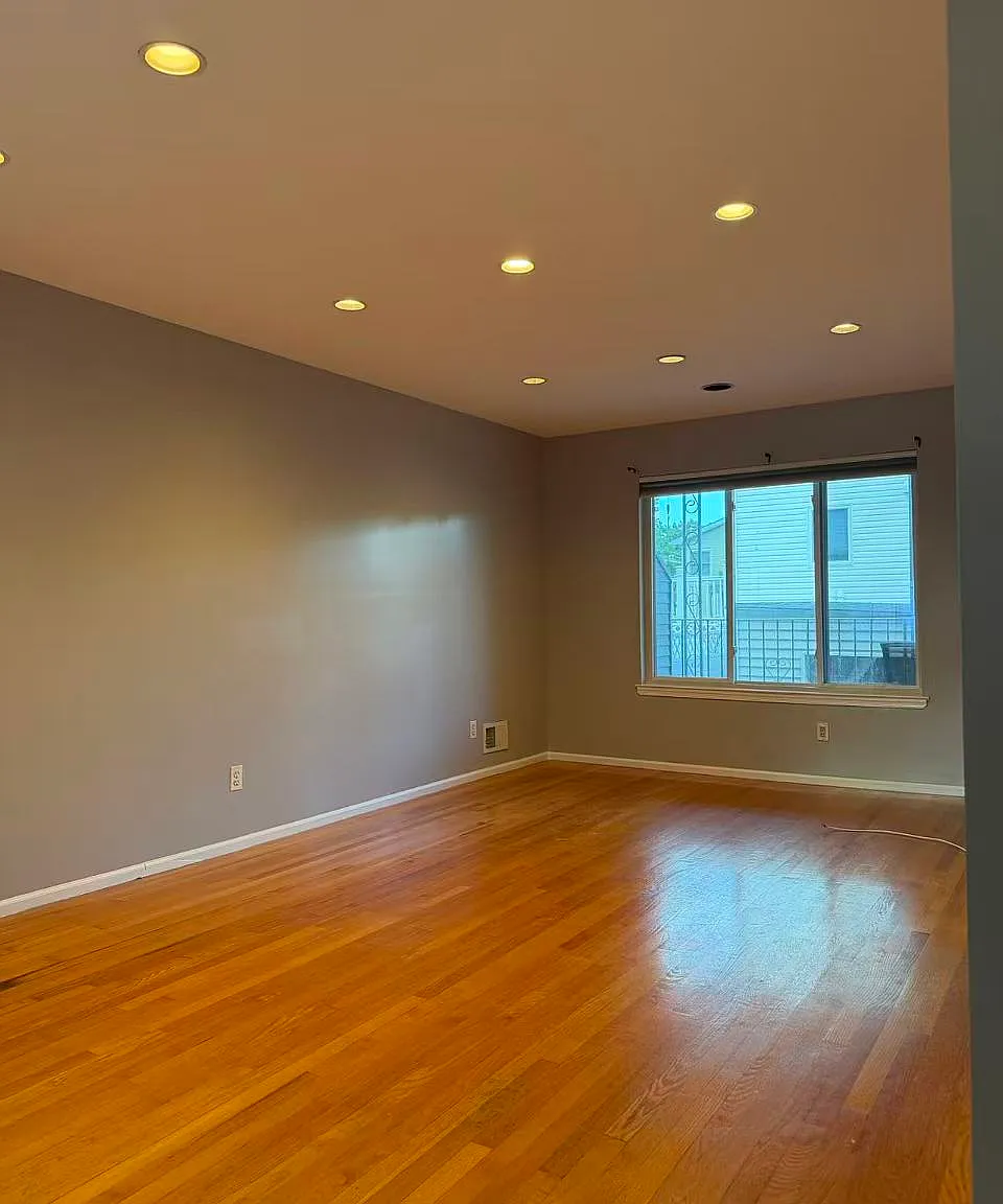 3 bed, 2.5 bath, 1500 sqft, $3,400 — Photo 1