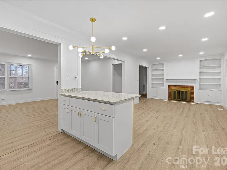 631 Townsend Ave — Photo 8