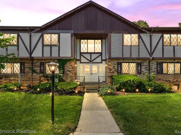 30020 Wildbrook Dr APT 204, Southfield, MI 48034