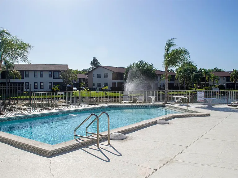 5325 Treetops Dr #T-204 — Photo 1