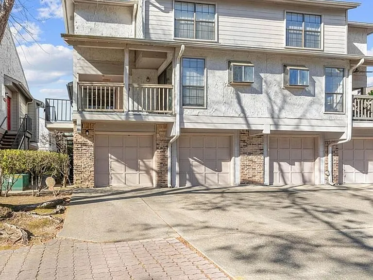 1304 E Bayou Pkwy #5A — Photo 18