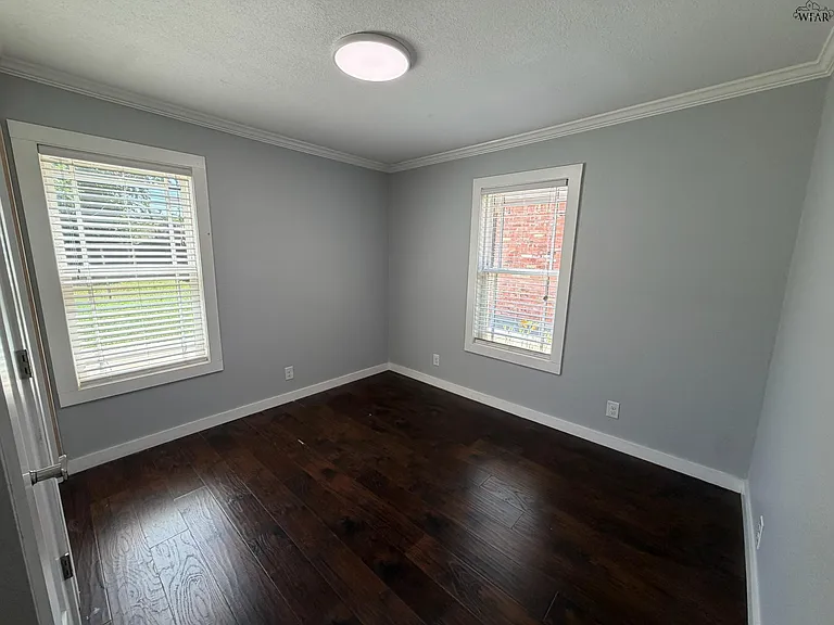 515 E Inwood Dr — Photo 11