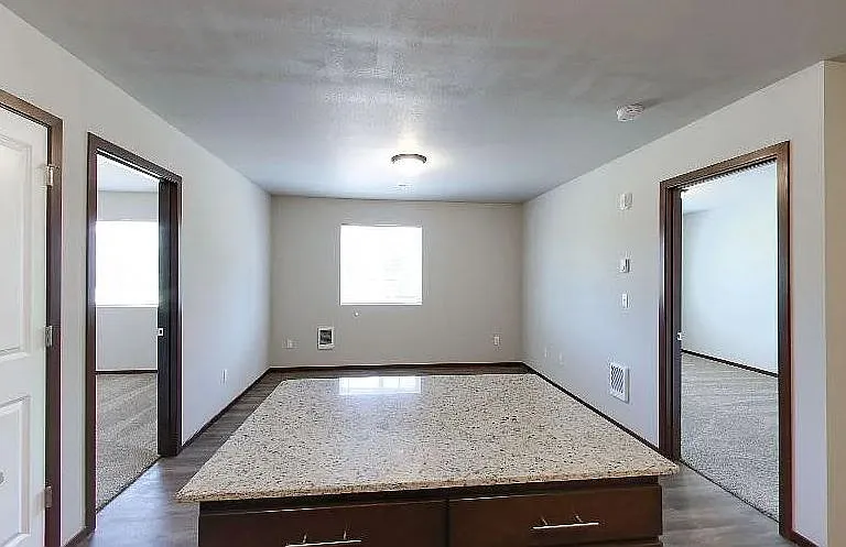 Remington Place Apartments — Photo 37