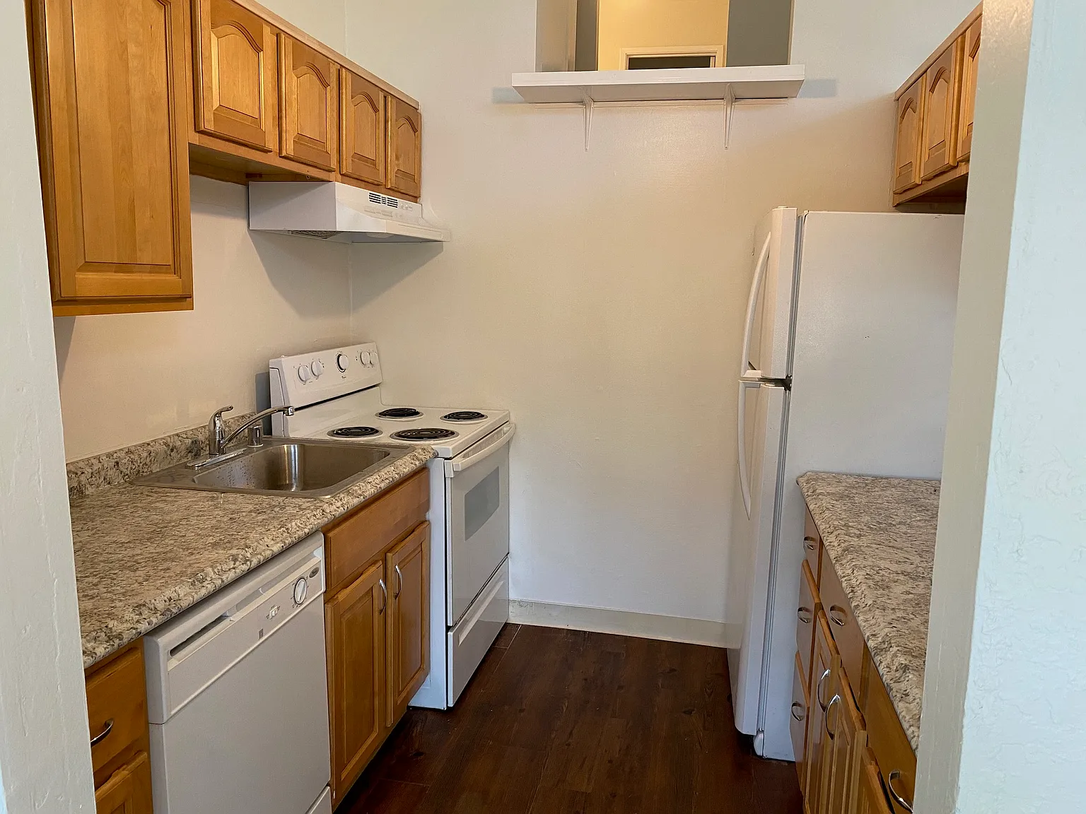 2079 Ascot Dr — Photo 3