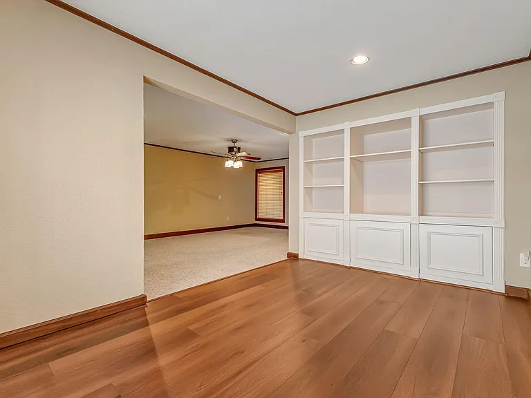 516 S Post Oak Ln #18 — Photo 12