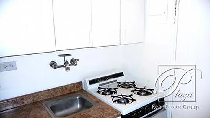 Rented by Plaza Real Estate Group | media 5