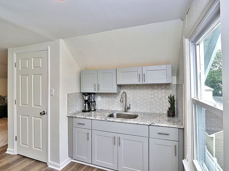 128 Mount Pleasant Ave — Photo 6