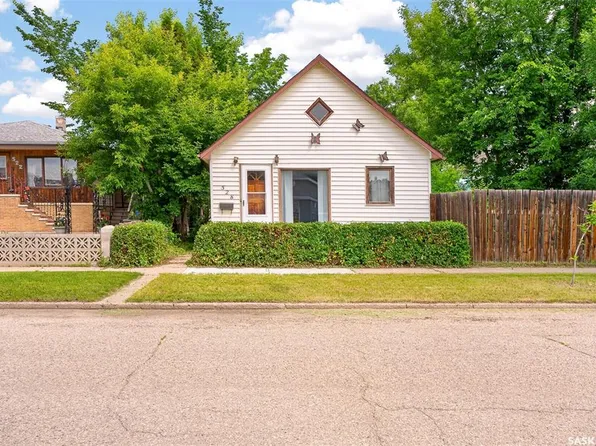528 Ominica STREET E, Moose Jaw, SK S6H 0H3
