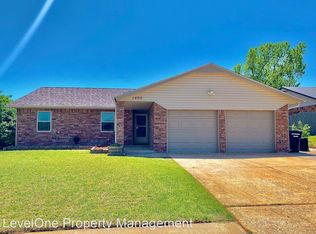 1404 SE 7th St, Moore, OK 73160