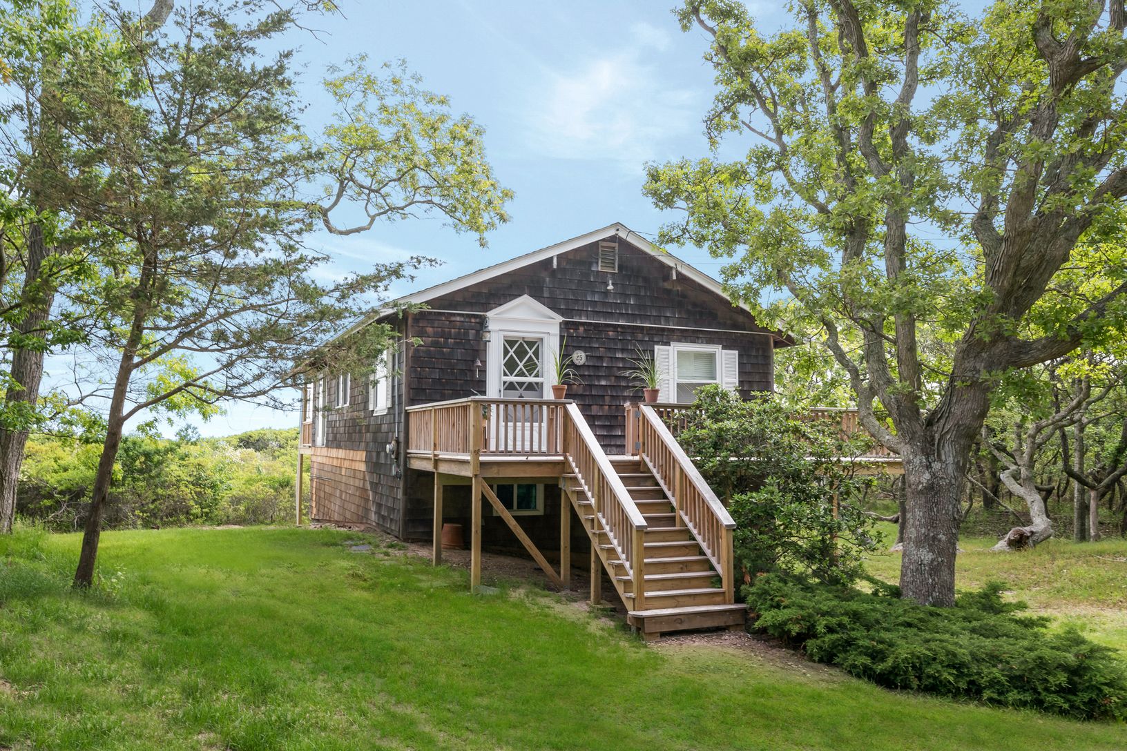  charming cottage on large parcel  
