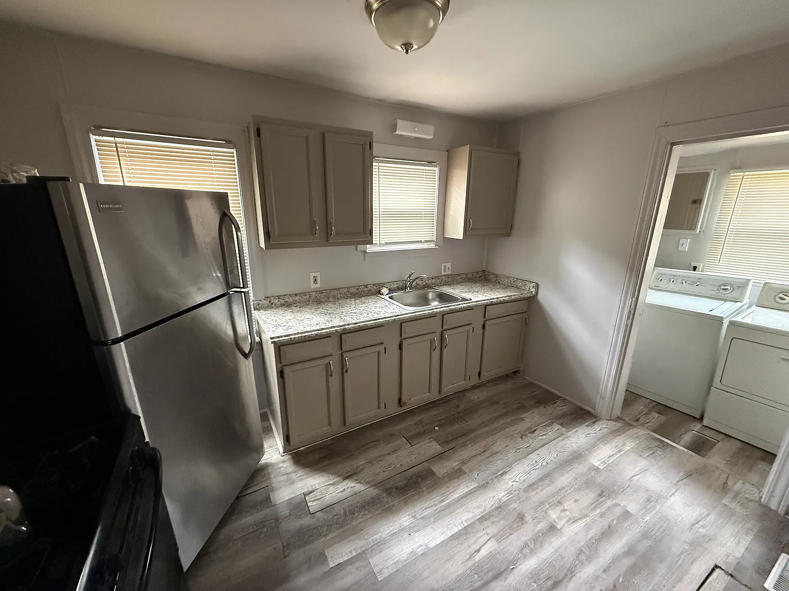 2 bed, 700 sqft, $1,100 — Photo 3