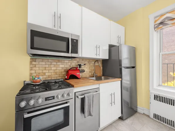 140 8th Avenue image 3 of 6