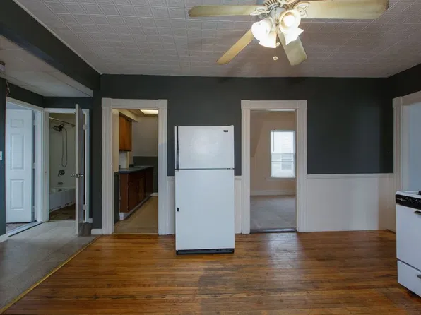 182 Grove St APT 3, Manchester, NH 03103