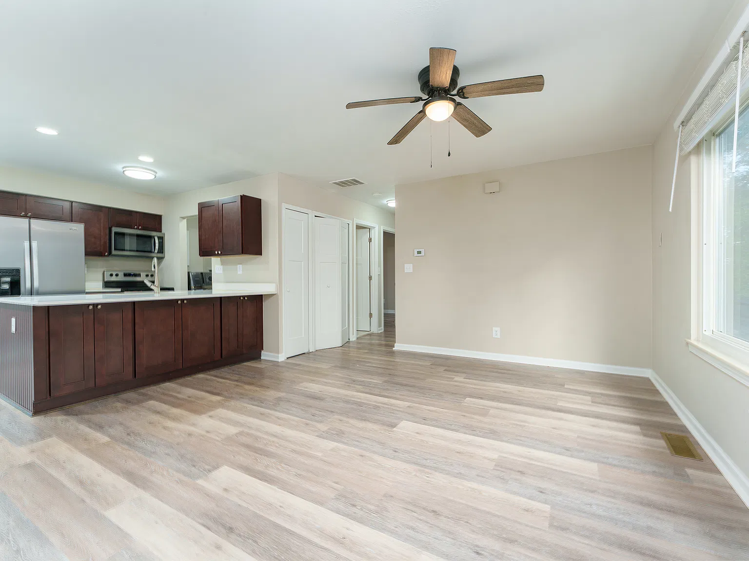 2 bed, 800 sqft, $1,600 — Photo 2
