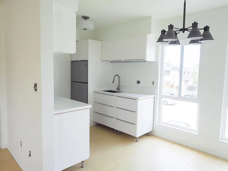 4865 Saratoga Ave — Photo 2