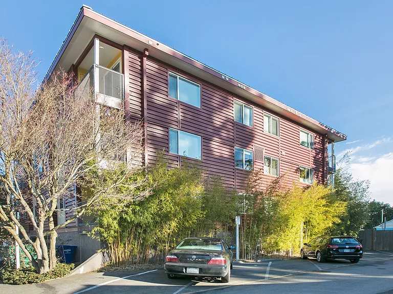 Hawk Apartments — Photo 1