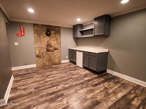 4th image of 168 Colonial Dr