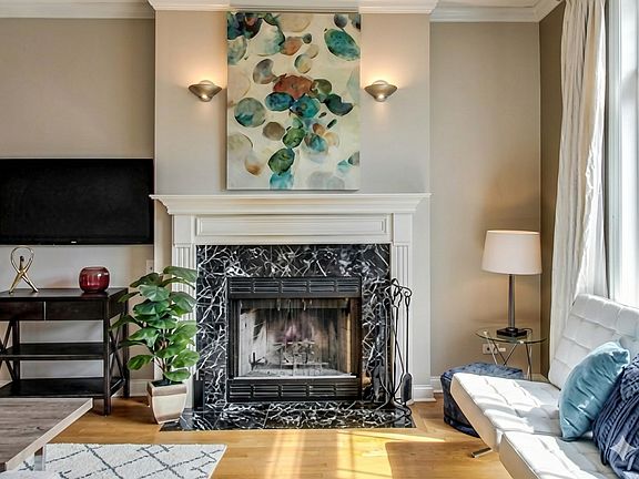 5th image of 1452 N Artesian Ave #2