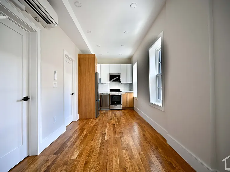 15 Winchester St #8 — Photo 2
