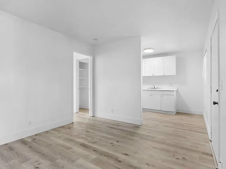 B Street Apartments — Photo 4